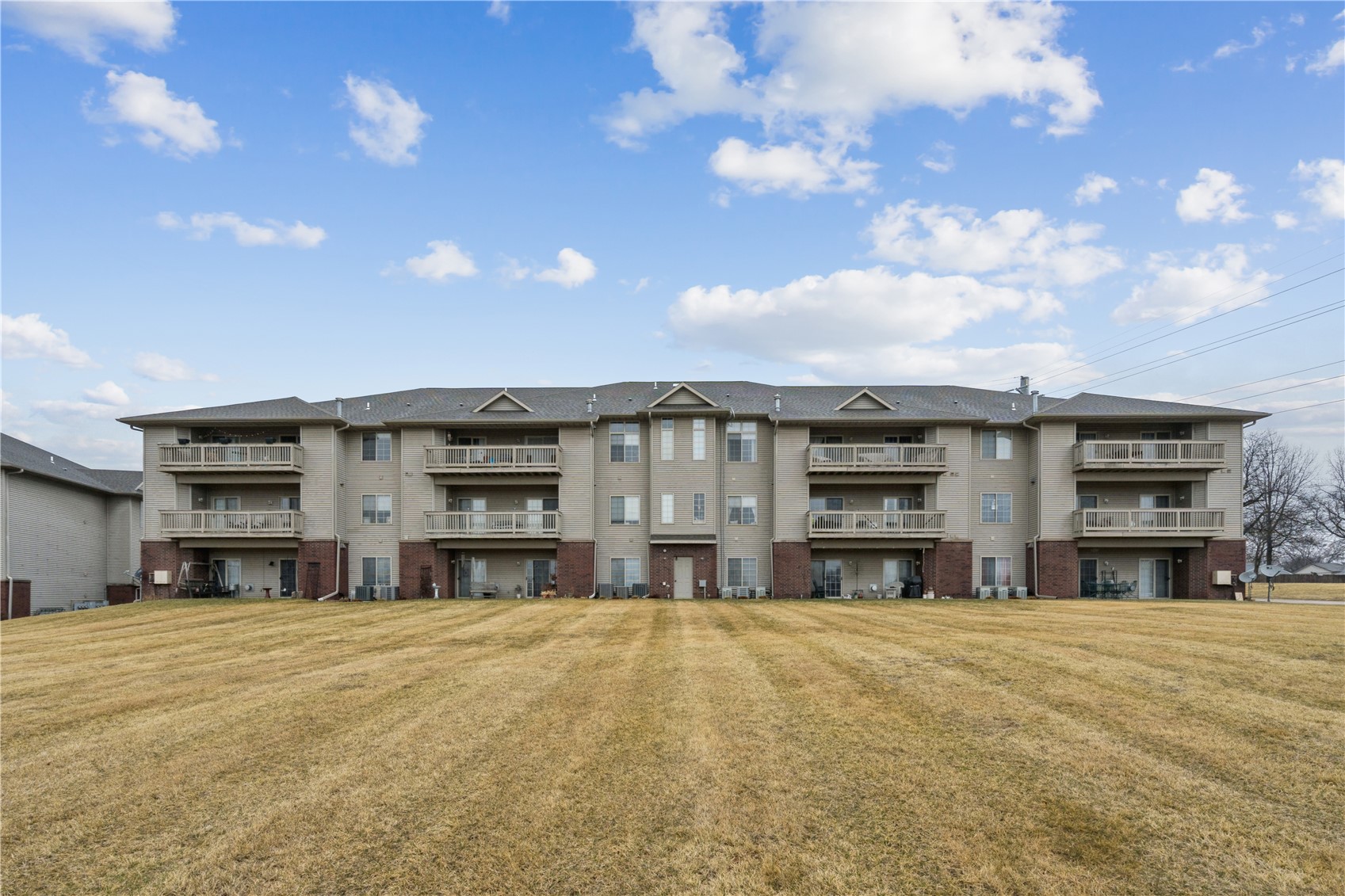 250 Cimarron Drive Hiawatha IA 52233