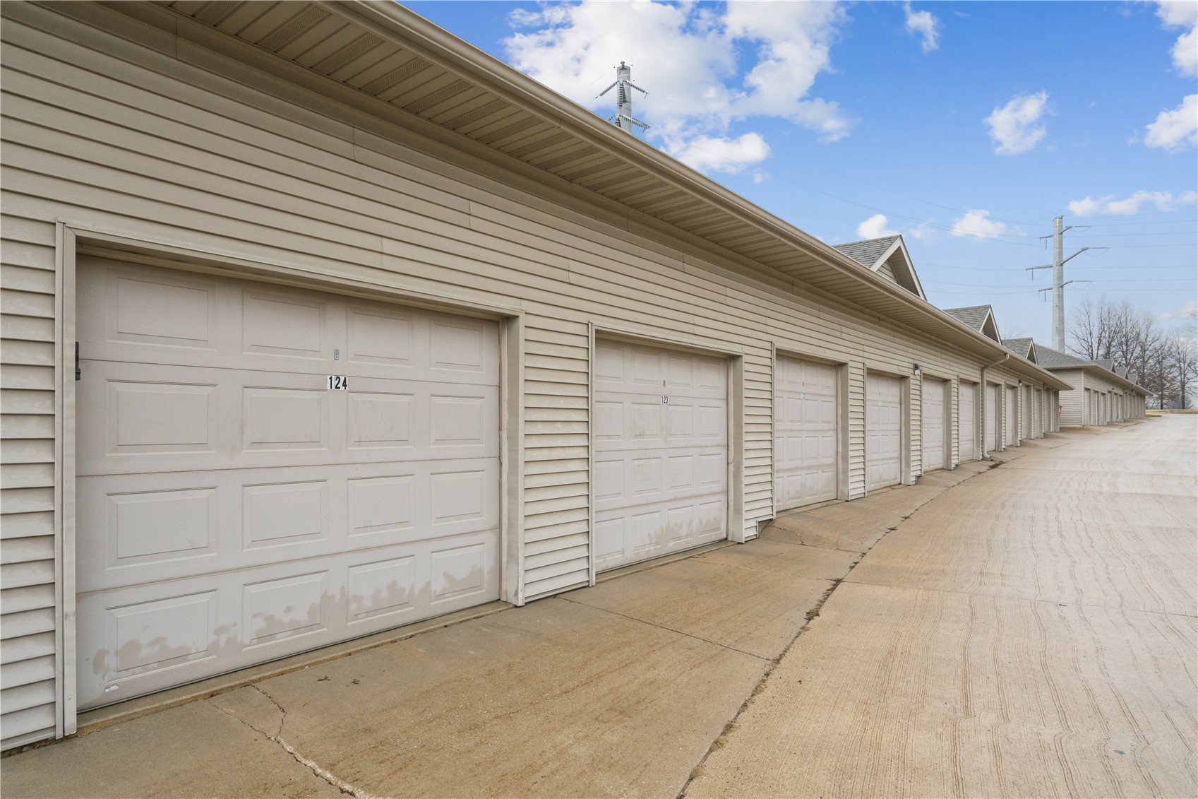 250 Cimarron Drive Hiawatha IA 52233