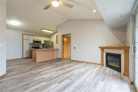 250 Cimarron Drive Hiawatha IA 52233
