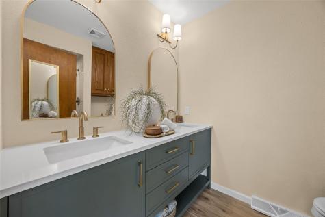 1585 Matterhorn Drive NE Cedar Rapids IA 52402