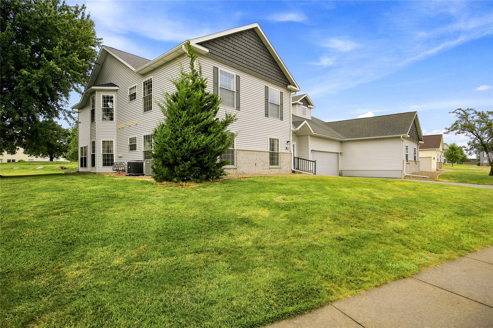 4425 Westchester Drive NE Cedar Rapids IA 52402