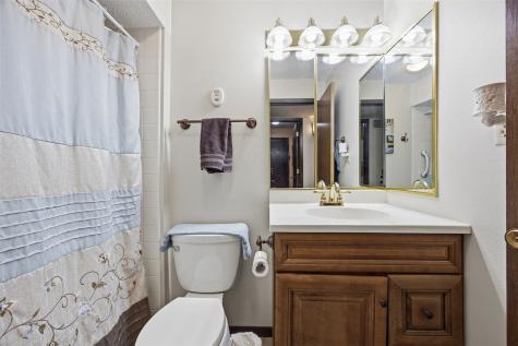 5712 Golden Court NE Cedar Rapids IA 52402