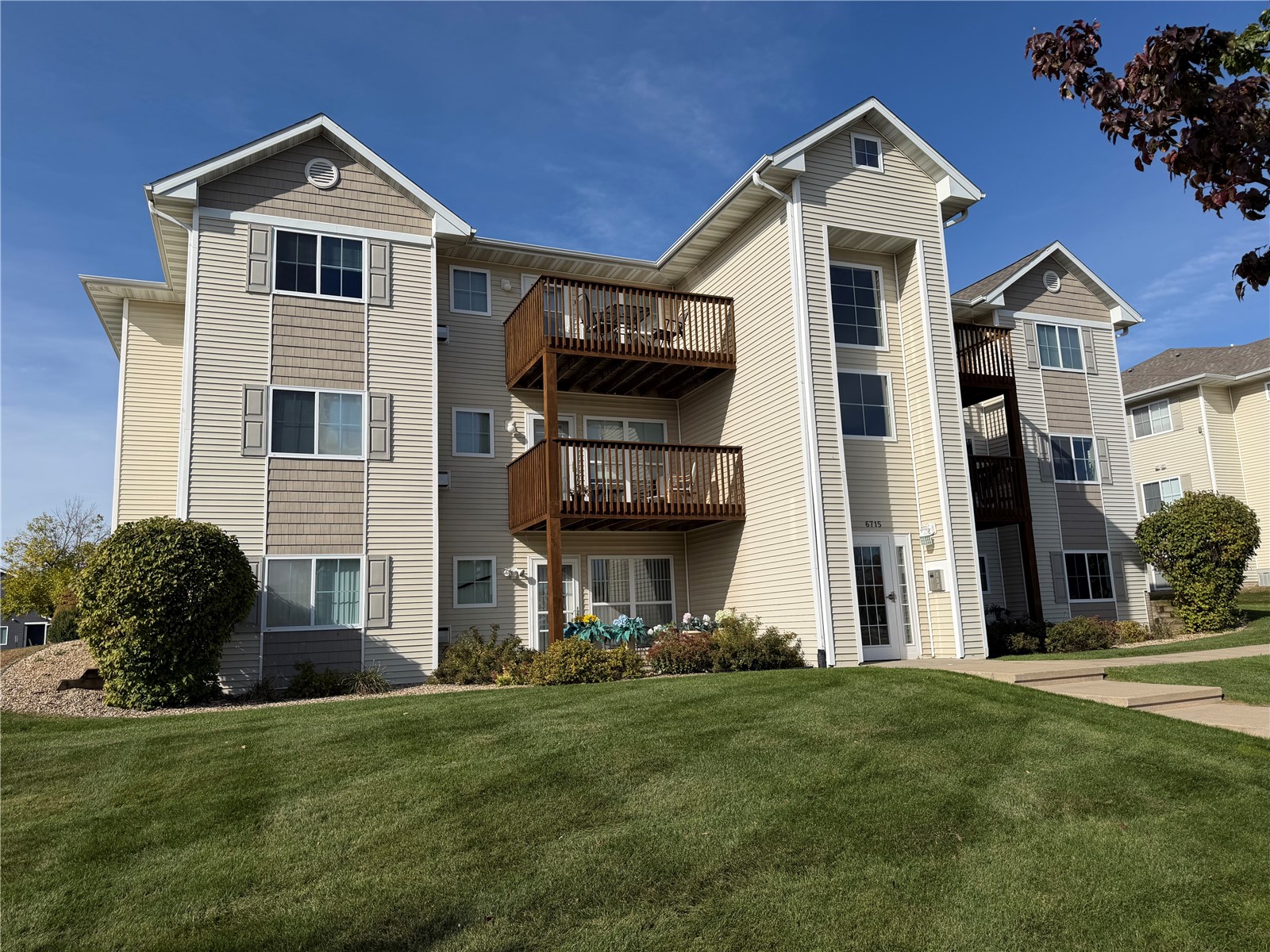 6715 Creekside Drive NE Cedar Rapids IA 52402