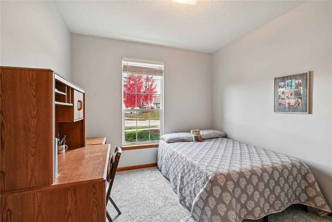 6305 Greenbriar Lane SW Cedar Rapids IA 52404