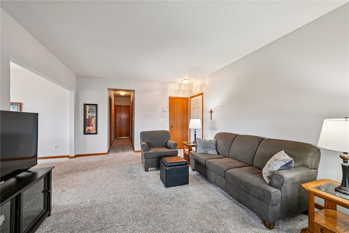 6305 Greenbriar Lane SW Cedar Rapids IA 52404