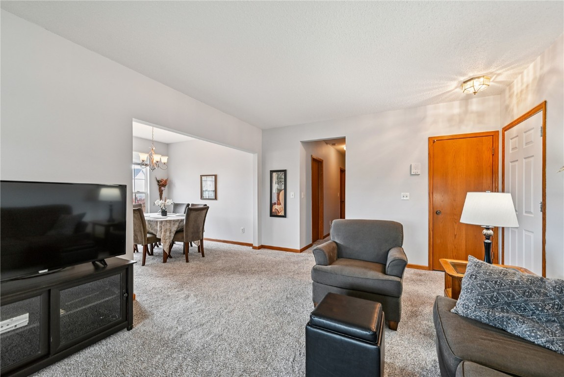 6305 Greenbriar Lane SW Cedar Rapids IA 52404