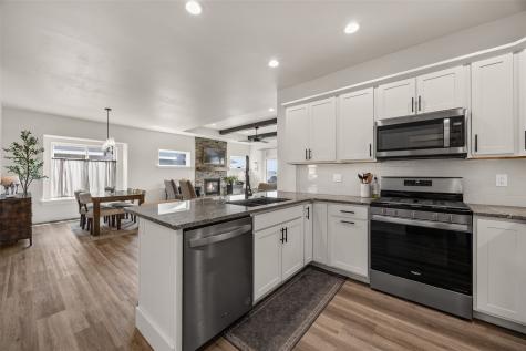 1277 Berkshire Lane North Liberty IA 52317