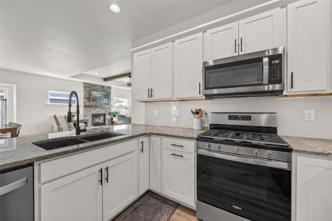 1277 Berkshire Lane North Liberty IA 52317