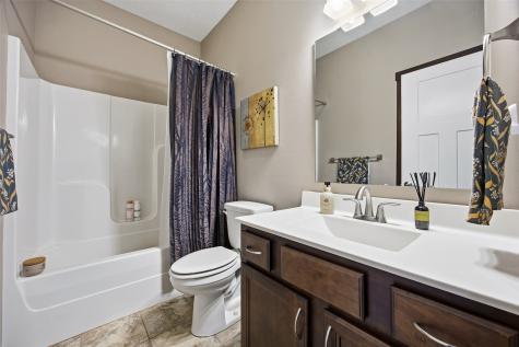 513 Majestic Oak Solon IA 52333