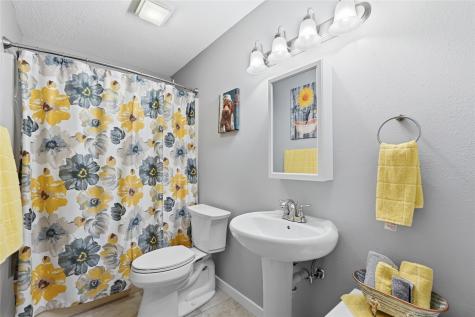 4320 Westchester Drive NE Cedar Rapids IA 52402