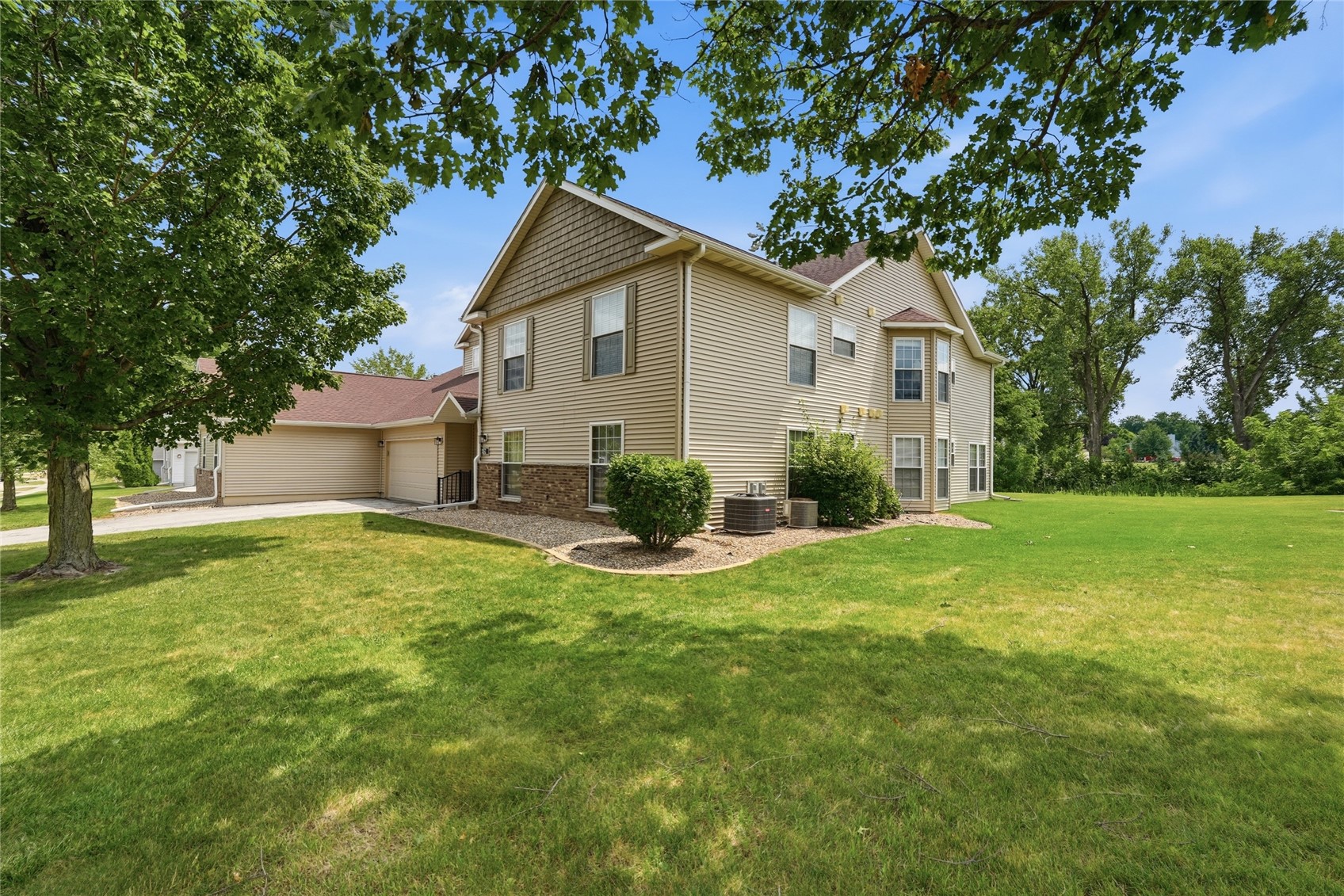 4320 Westchester Drive NE Cedar Rapids IA 52402