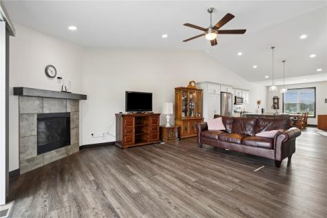 850 Rogers Street Robins IA 52328