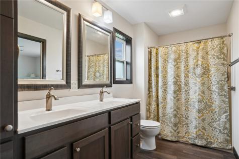 850 Rogers Street Robins IA 52328