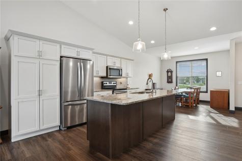 850 Rogers Street Robins IA 52328