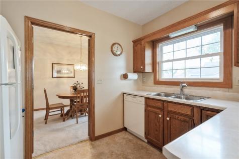 4555 Westchester Drive NE Cedar Rapids IA 52402