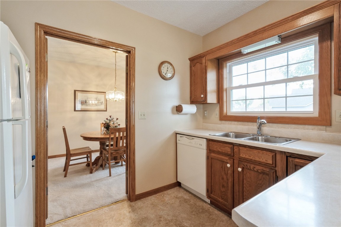 4555 Westchester Drive NE Cedar Rapids IA 52402