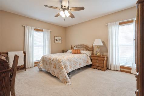4555 Westchester Drive NE Cedar Rapids IA 52402