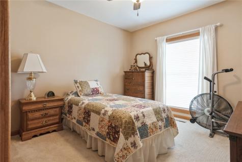 4555 Westchester Drive NE Cedar Rapids IA 52402