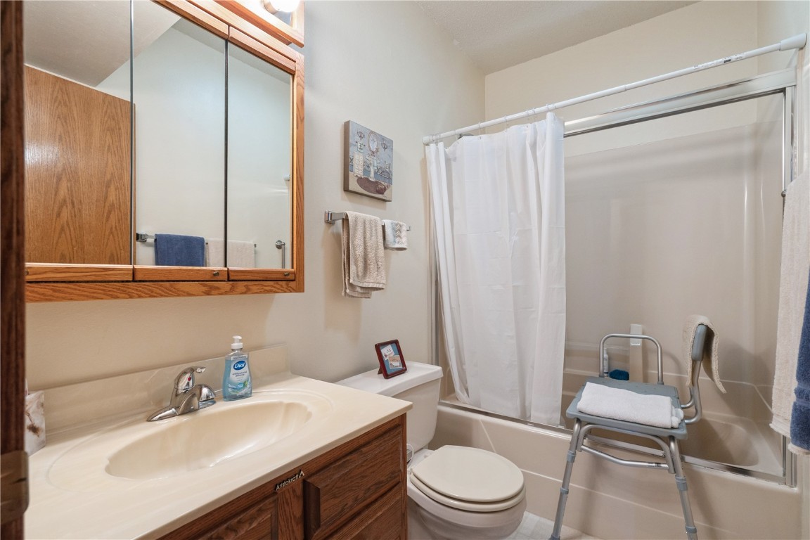4555 Westchester Drive NE Cedar Rapids IA 52402