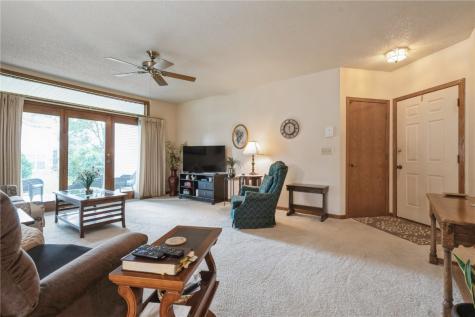 4555 Westchester Drive NE Cedar Rapids IA 52402