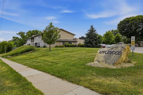 1726 Applewood Place NE Cedar Rapids IA 52402