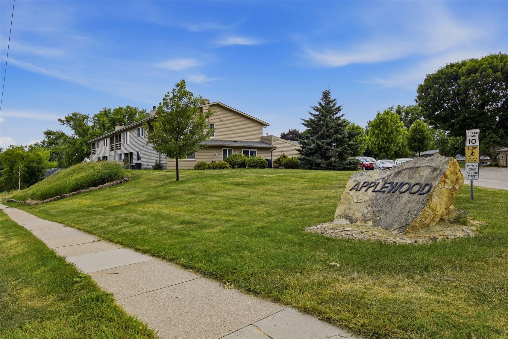 1726 Applewood Place NE Cedar Rapids IA 52402