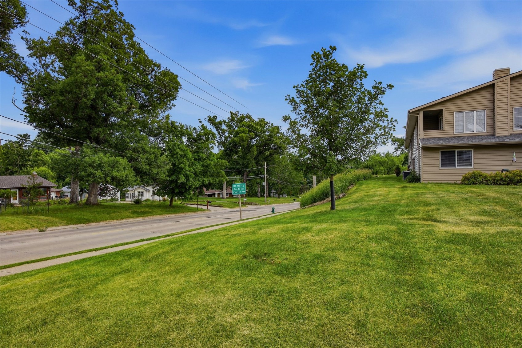 1726 Applewood Place NE Cedar Rapids IA 52402