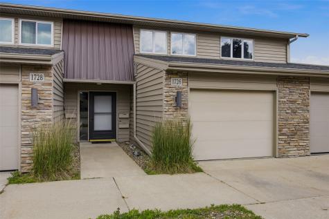1726 Applewood Place NE Cedar Rapids IA 52402