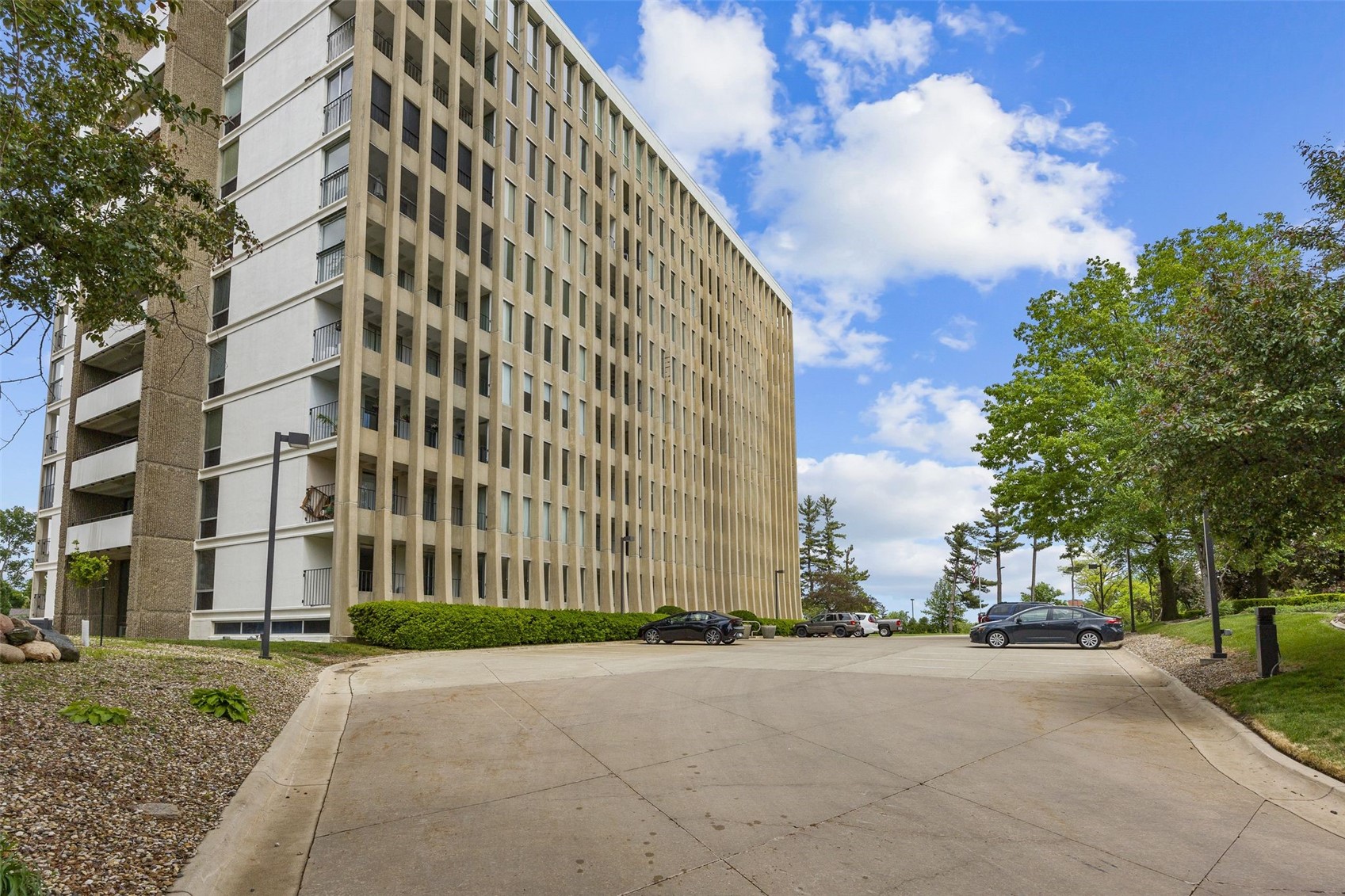 2222 1st Avenue NE Cedar Rapids IA 52402
