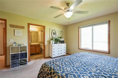 3313 Stoneview Circle SW Cedar Rapids IA 52404