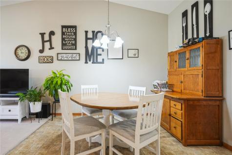 3313 Stoneview Circle SW Cedar Rapids IA 52404