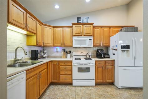 3313 Stoneview Circle SW Cedar Rapids IA 52404