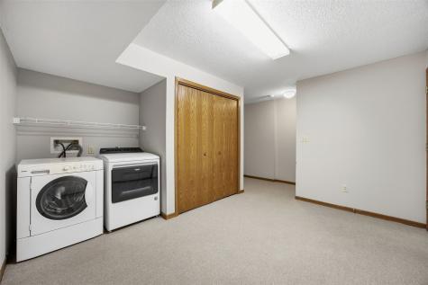 924 West Side Drive Iowa City IA 52246