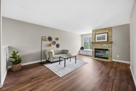 924 West Side Drive Iowa City IA 52246
