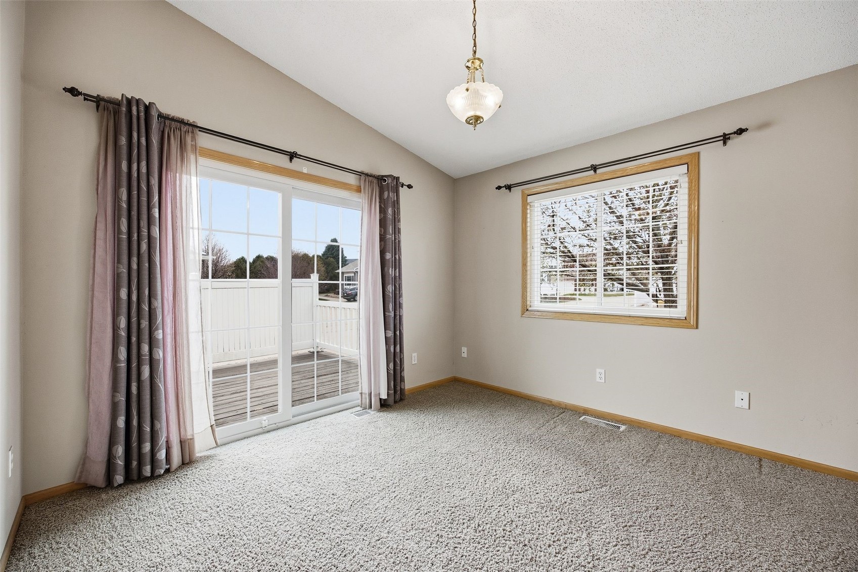 1033 74 Street NE Cedar Rapids IA 52402