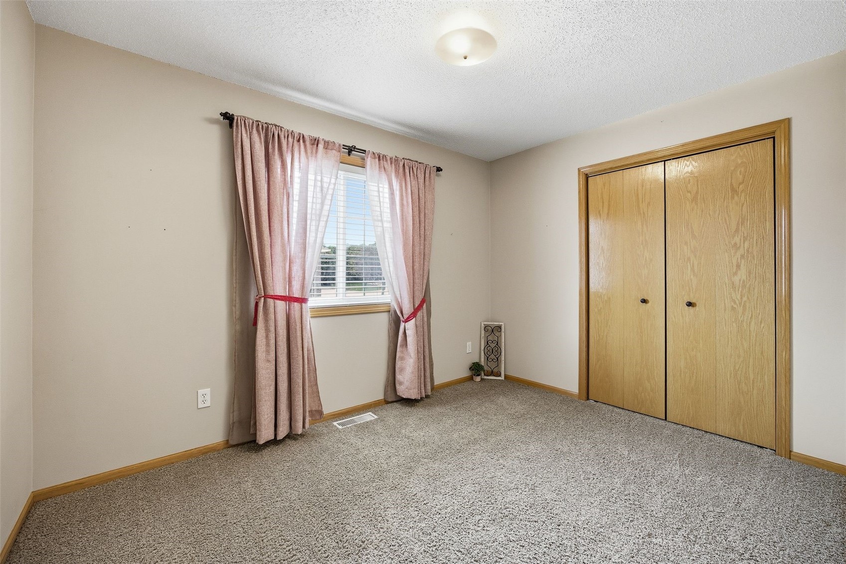 1033 74 Street NE Cedar Rapids IA 52402