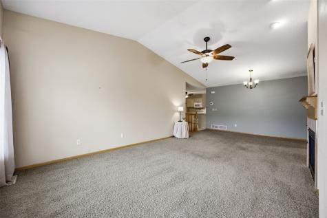1033 74 Street NE Cedar Rapids IA 52402