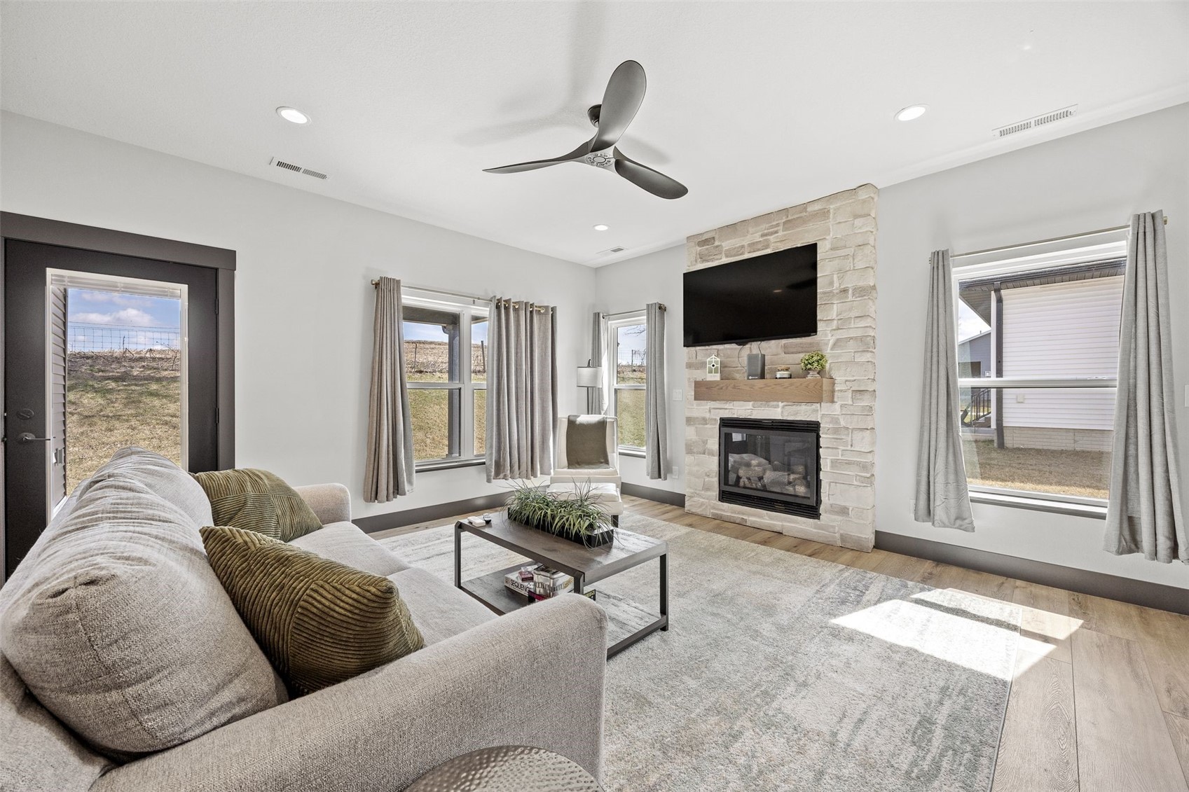 3060 Sunflower Street Ely IA 52227