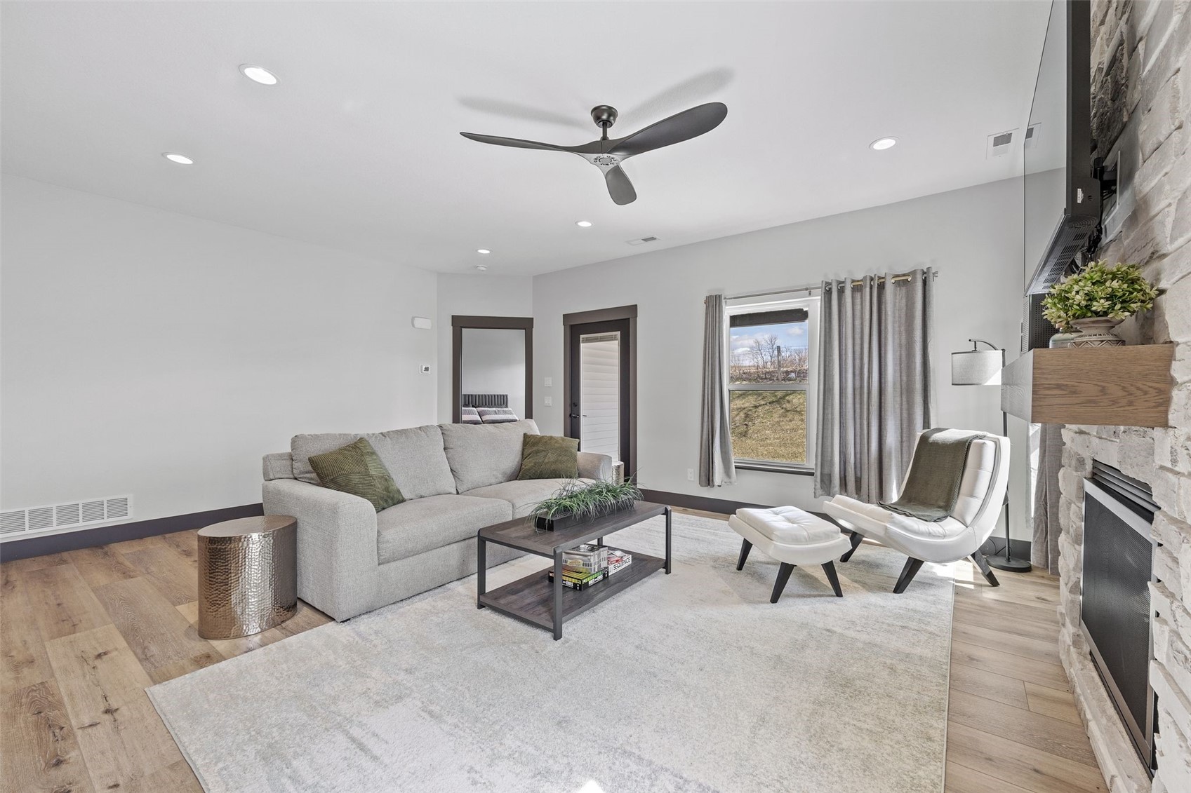 3060 Sunflower Street Ely IA 52227