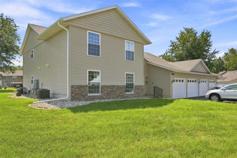 3813 Summerfield Lane NE Cedar Rapids IA 52402