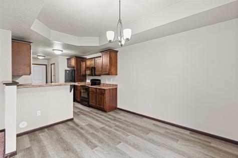 1633 Burr Drive North Liberty IA 52317