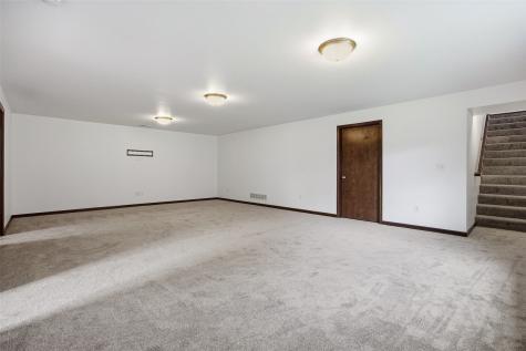 1135 Redbud Avenue Tiffin IA 52340
