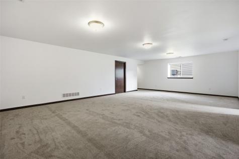 1135 Redbud Avenue Tiffin IA 52340