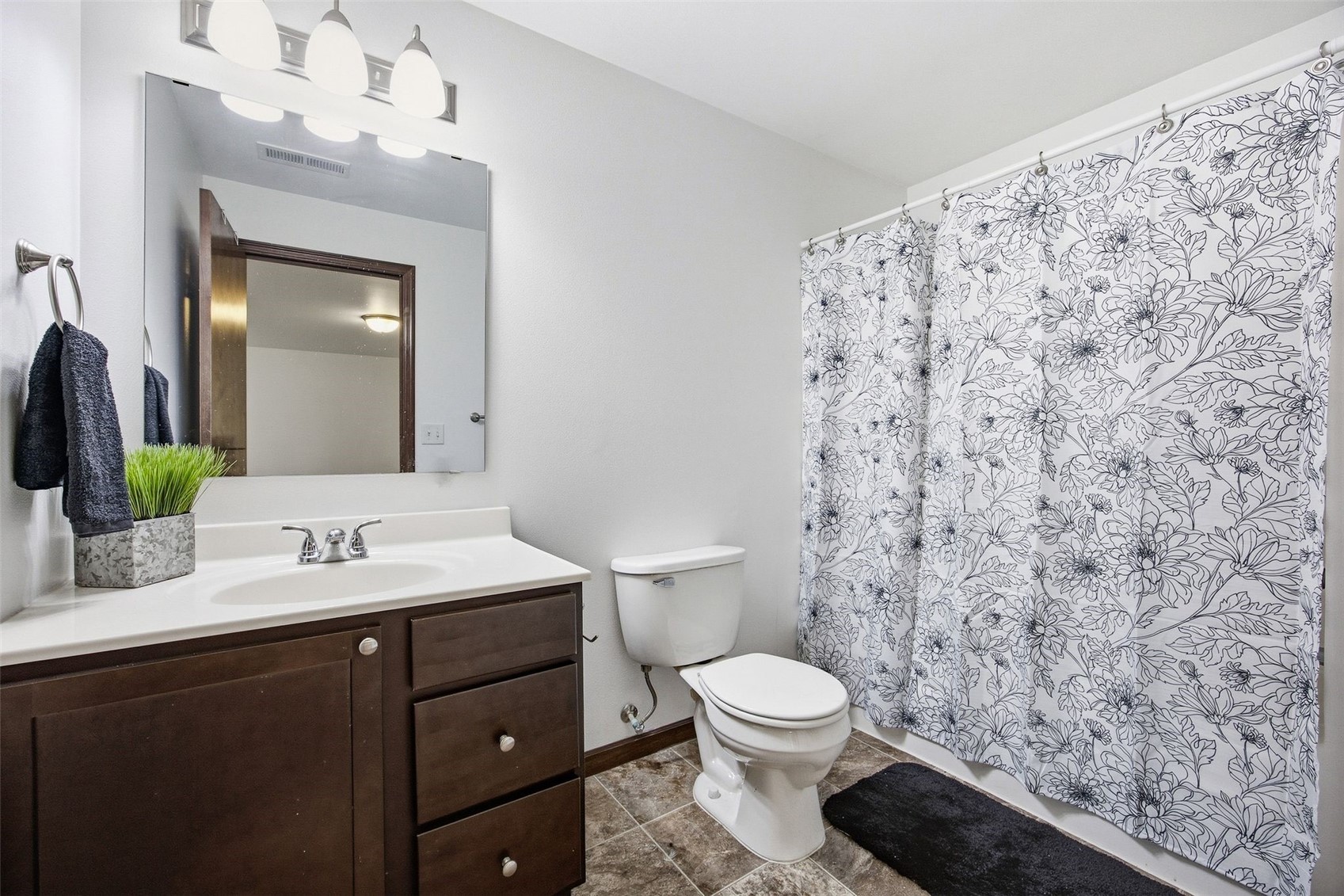 1135 Redbud Avenue Tiffin IA 52340