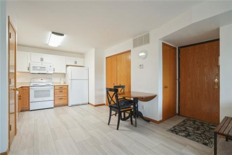 6715 Creekside Drive NE Cedar Rapids IA 52402