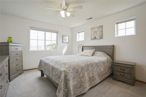 6715 Creekside Drive NE Cedar Rapids IA 52402