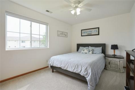 6715 Creekside Drive NE Cedar Rapids IA 52402
