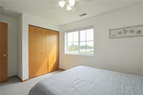 6715 Creekside Drive NE Cedar Rapids IA 52402