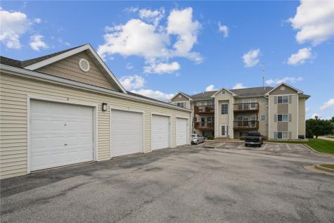 6715 Creekside Drive NE Cedar Rapids IA 52402