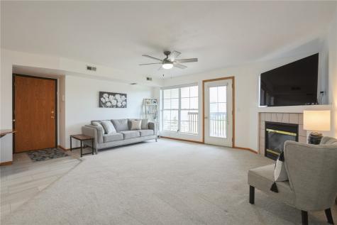 6715 Creekside Drive NE Cedar Rapids IA 52402
